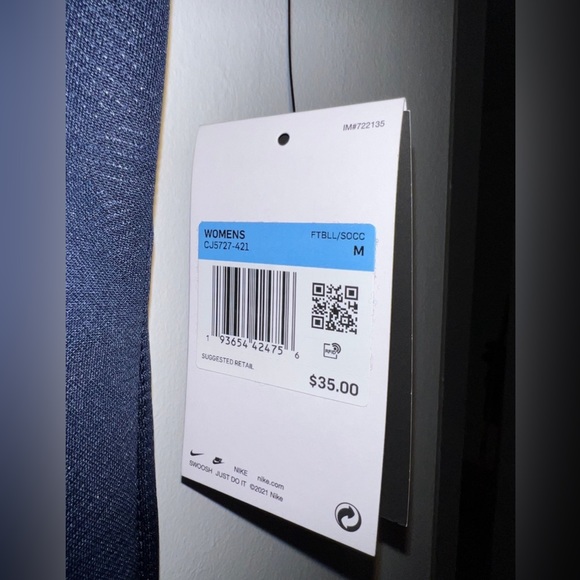 Nike women’s dri-fit polo, size M, NWT - Picture 3 of 4